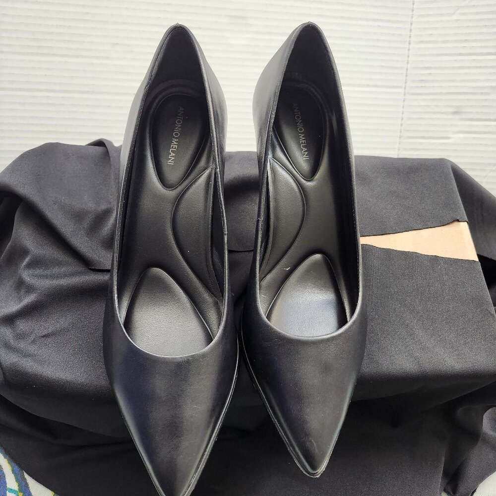 Black Antonio Melani, Pointed. Toe Leather Pump, size 9 M